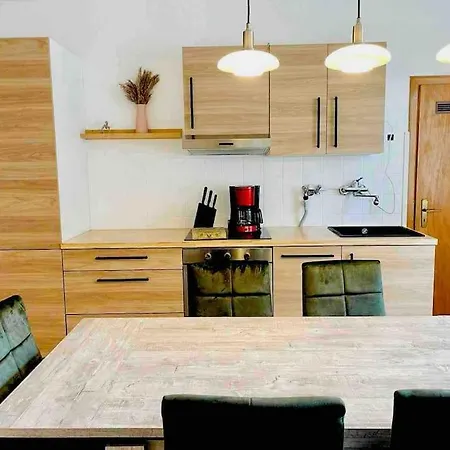 Zentrale Wohnung, Komplette Ausgestattet-neue Moebel Apartment *