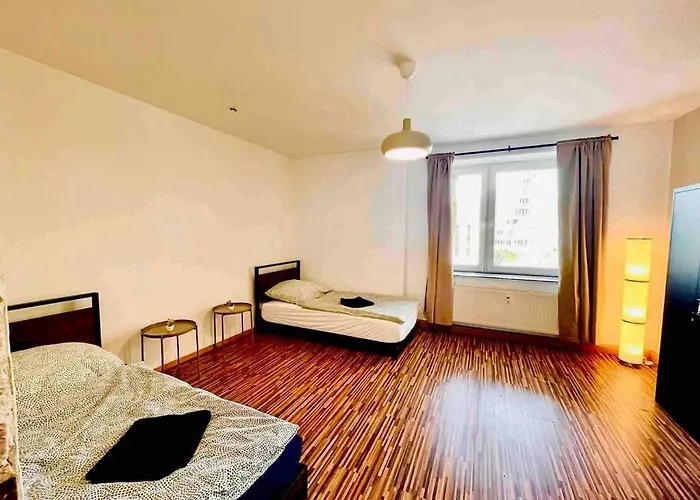 Zentrale Wohnung, Komplette Ausgestattet-neue Moebel Apartmán *