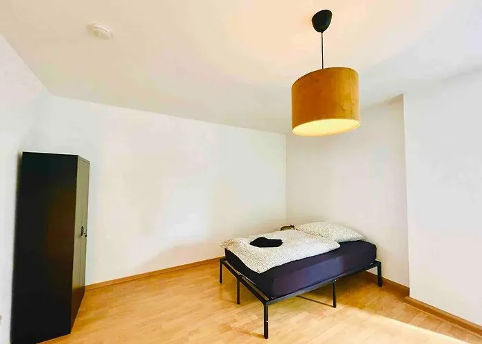 Zentrale Wohnung, Komplette Ausgestattet-neue Moebel Bochum